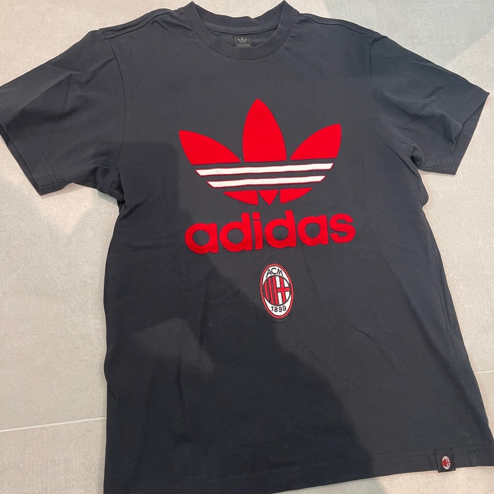 Adidas men ACM 1899 size small blue white and red t-shirt apliqué logo